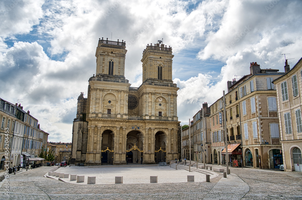 Kathedrale Sainte Marie am Jakobsweg und Teile der Altstadt, Auch, Département Gers, Okzitanien, Frankreich