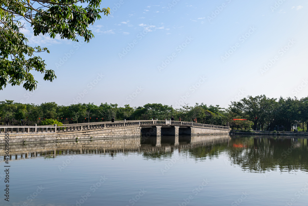 Bridges and roads by the lake on sunny days Bridges and roads by the lake on sunny days