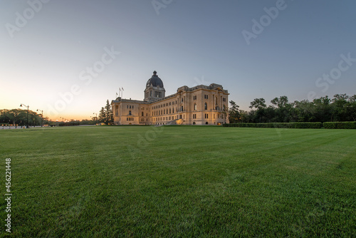 Valokuva The Saskatchewan Legislative Building in Regina, Saskatchewan, Canada in the early morning