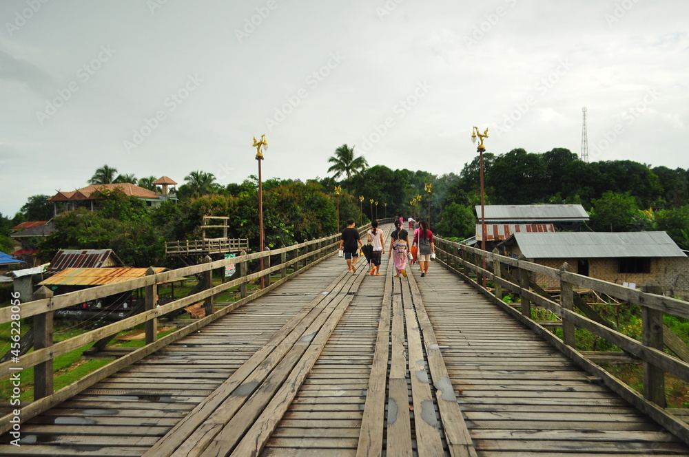 Fototapeta premium wood bridge Sangkhlaburi, Kanchanaburi Province