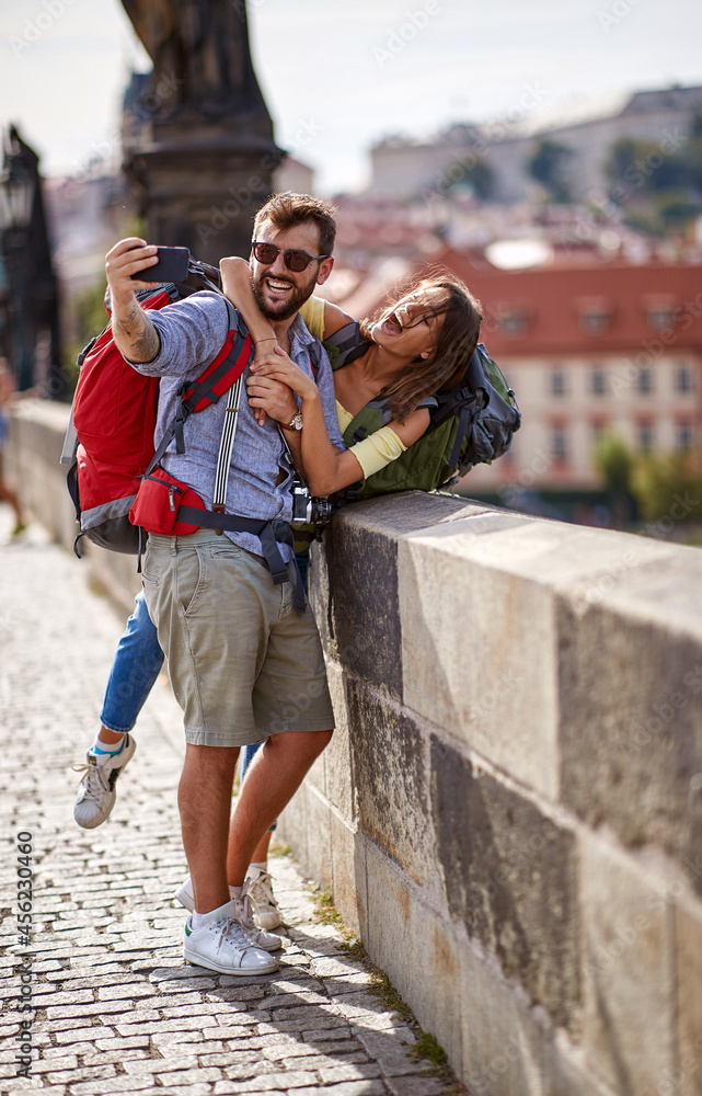 Samolepka Tourist couple taking a selfie; Traveller lifestyle