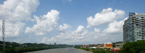Slika na platnu The Ohio River Seen From the Daniel Carter Beard Bridge