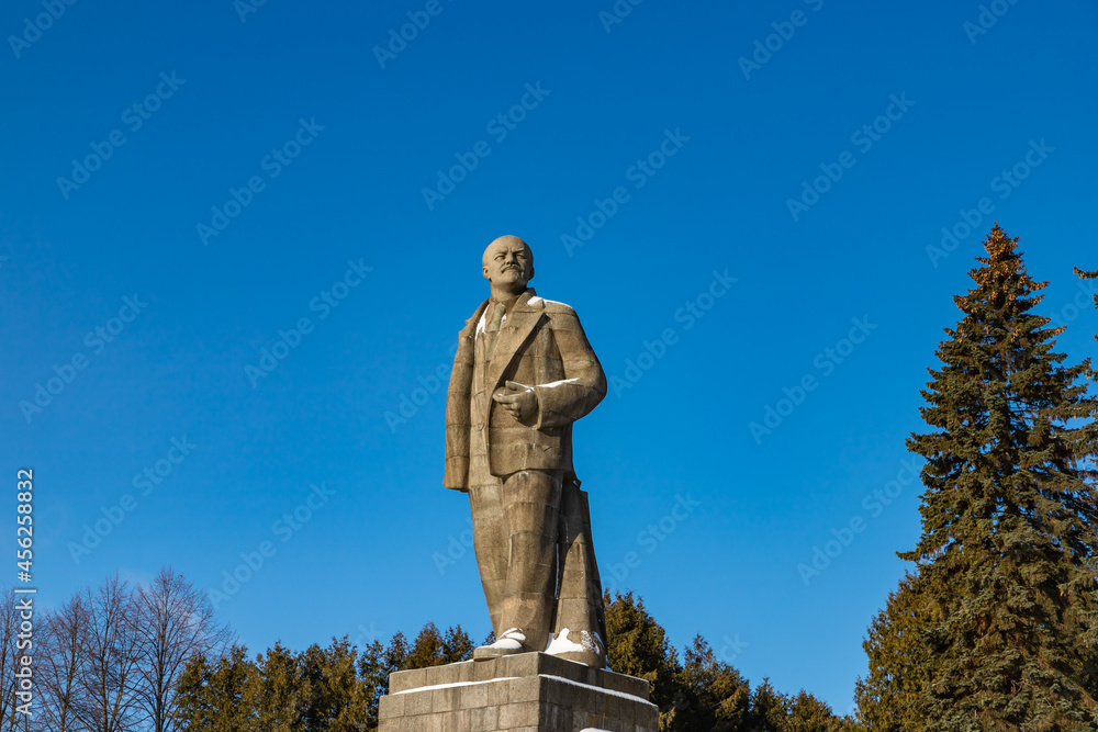 DUBNA, RUSSIA - FEBRUARY 7, 2021: Monument to V.I.Ulyanov (Lenin) on a winter day at the entrance to the Moscow Canal from the Moscow Sea