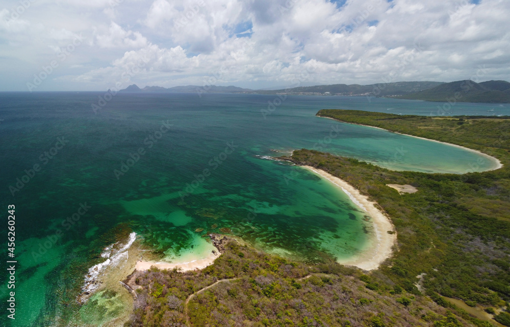 Fototapeta premium Plages de Caraïbes en Martinique vue aérienne de drone