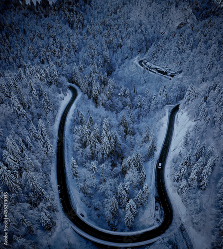 route des alpes en hiver  © aurelien