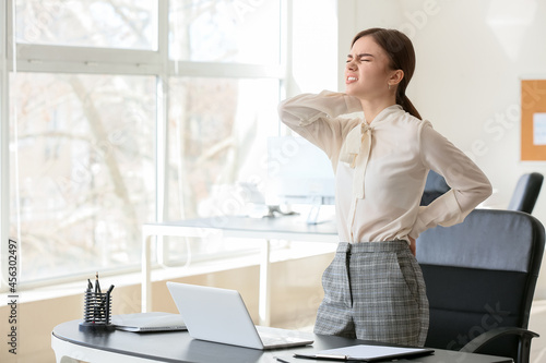 Young businesswoman sufferi...