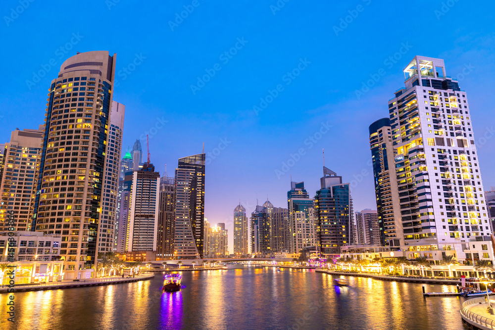 Fototapeta premium Dubai Marina at night