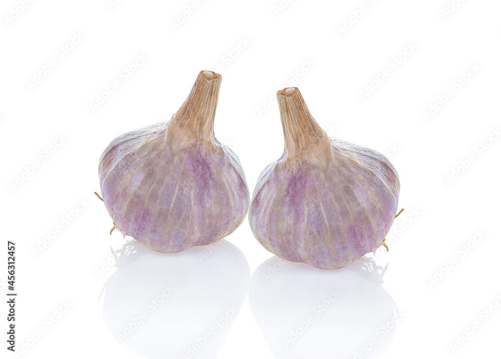 Fototapeta premium garlic head on white background