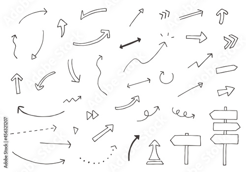 いろんな手描き矢印のセット（モノクロ）