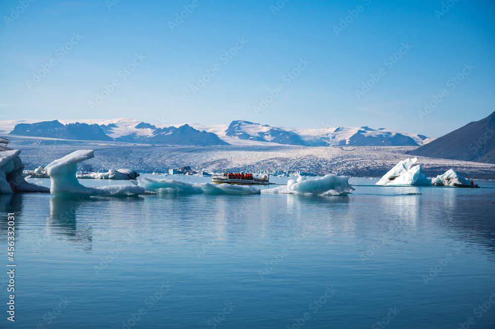 Espectaculares glaciares e icebergs en Islandia