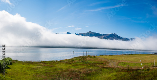 Vistas panoramicas de monta  as  lagos y glaciaries en Islandia