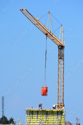 Bauarbeiter auf einer Baustelle in Österreich, Europa photo