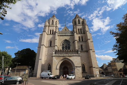 La cathedrale Saint Bénigne, eglise gothique du 13eme siecle, vue de l'exterieur, ville de Dijon, departement de la Cote d'Or, France