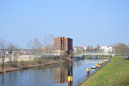 Berlin Spandauer Schifffahrt Kanal zwischen den Stadtteilen Tiergarten und Mitte  Berlin