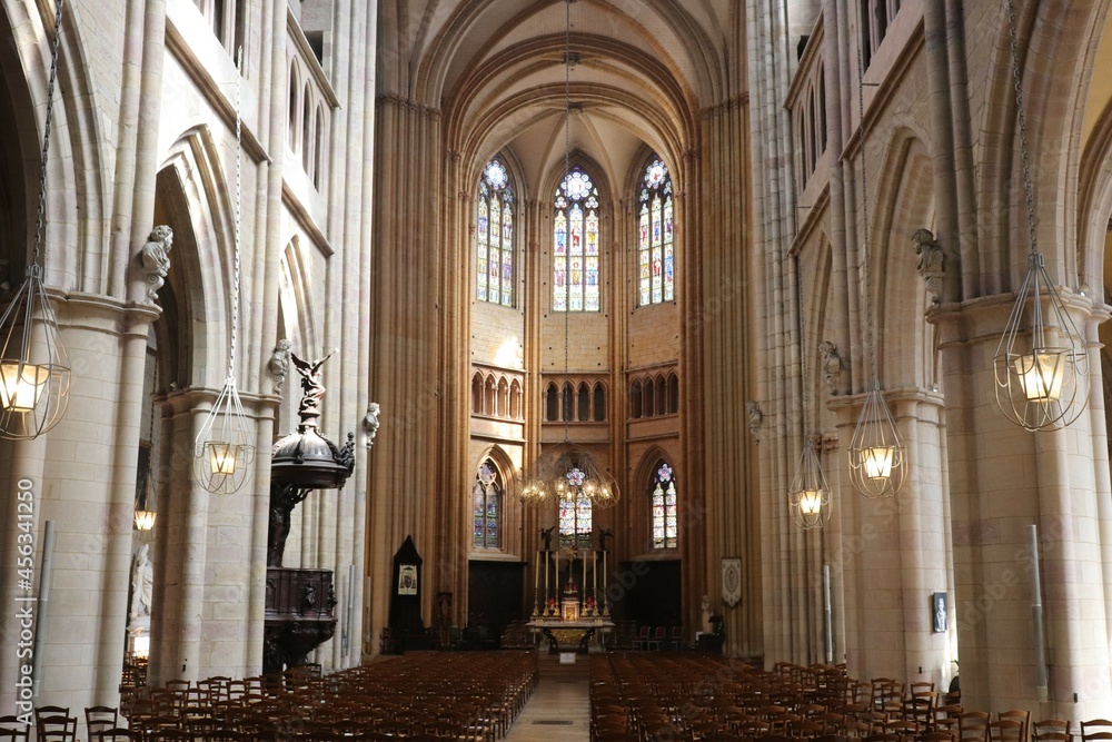 La cathedrale Saint Bénigne, eglise gothique du 13eme siecle, interieur de la cathedrale, ville de Dijon, departement de la Cote d'Or, France La cathedrale Saint Bénigne, eglise gothique du 13eme siecle, interieur de la cathedrale, ville de Dijon, departement de la Cote d'Or, France