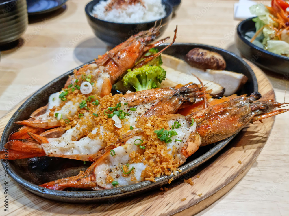 Garlic Prawns with Broccoli and Mushrooms