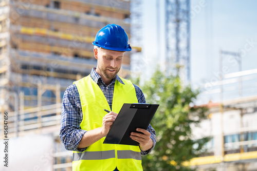 Tableau sur toile OSHA Inspector At Construction Site