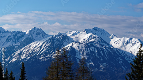 Schneebedeckte Alpen im Frühjahr © Michael