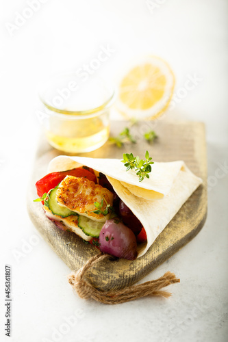 Grilled halloumi roll with vegetables