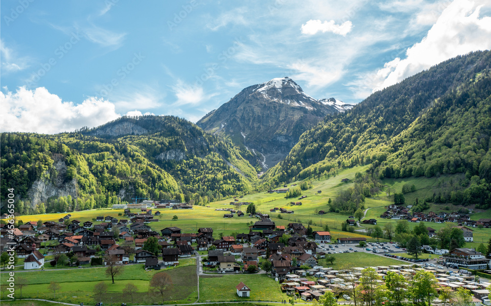 Bergdorf und Berge Bergdorf und Berge