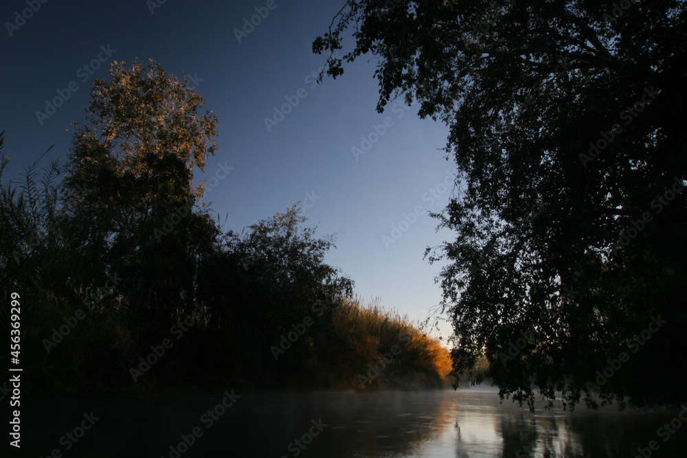 Obraz premium Río Segura al amanecer en otoño. Cieza (Murcia-España).
