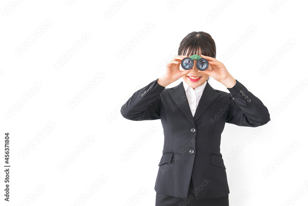 引っ越しをする若い女性 引っ越しをする若い女性