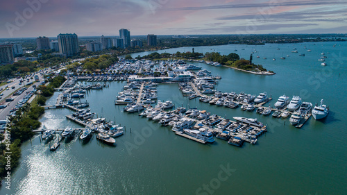 Quadro su tela Downtown Sarasota Florida Marina with Boats