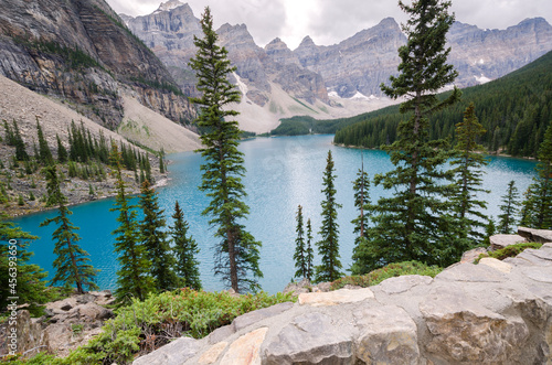 Schilderij op canvas Moraine Lake in cloudy day in summer in Banff National Park, Alberta, Canada