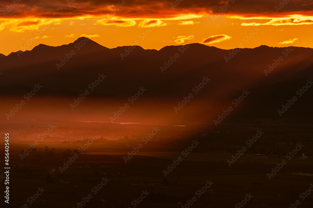 Obraz premium sunset in the mountains