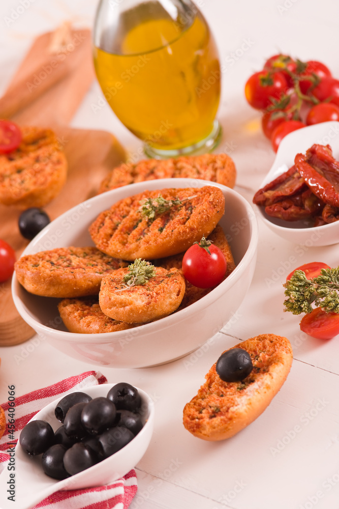 Toasted bread with tomato and oregano.
