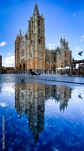 Monumental León's gothic cathedral with a beautiful water reflection in the ground