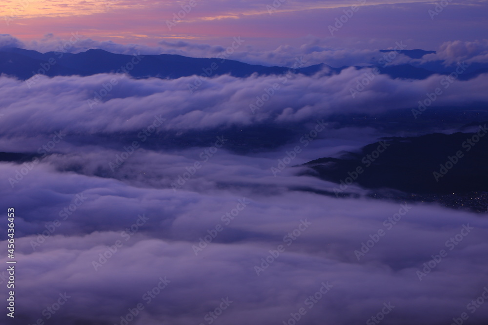 岩手県遠野市　遠野盆地の雲海　