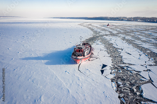 Icebreakers on river in win...