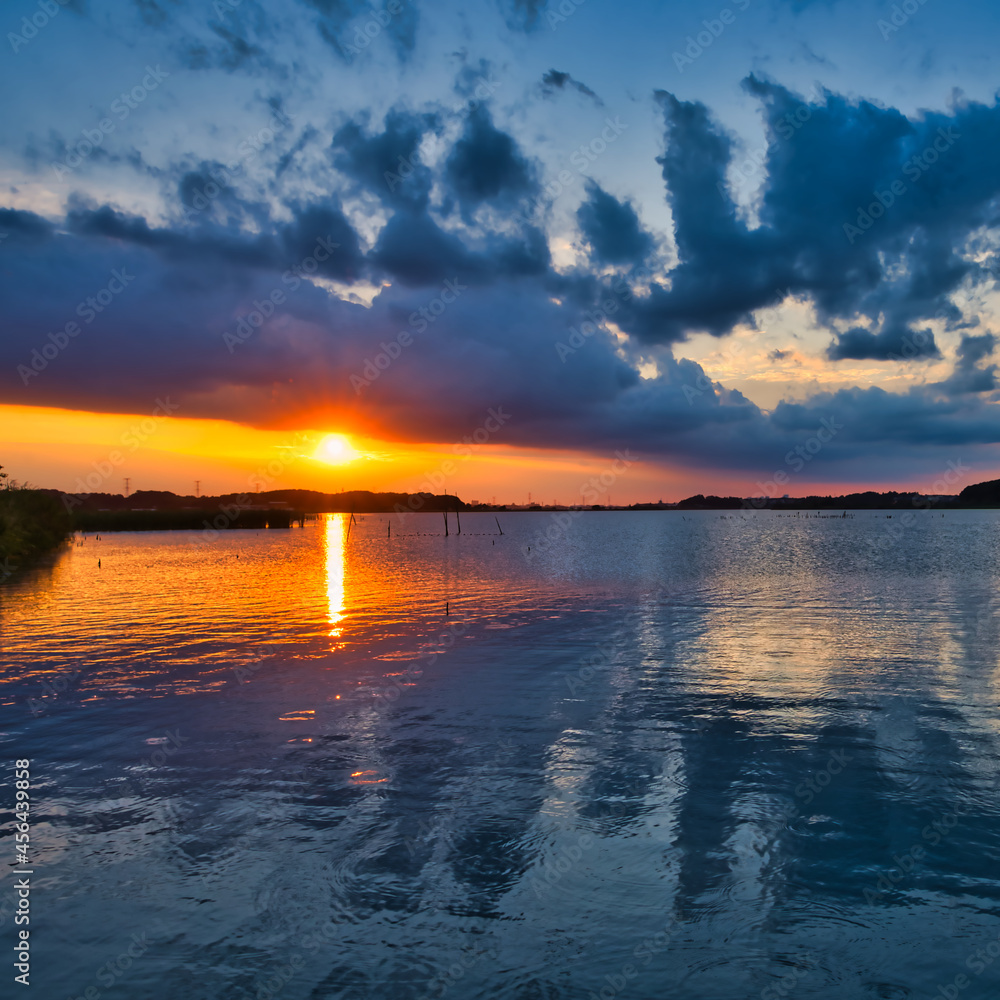 Fototapeta premium 手賀沼の夕焼け
