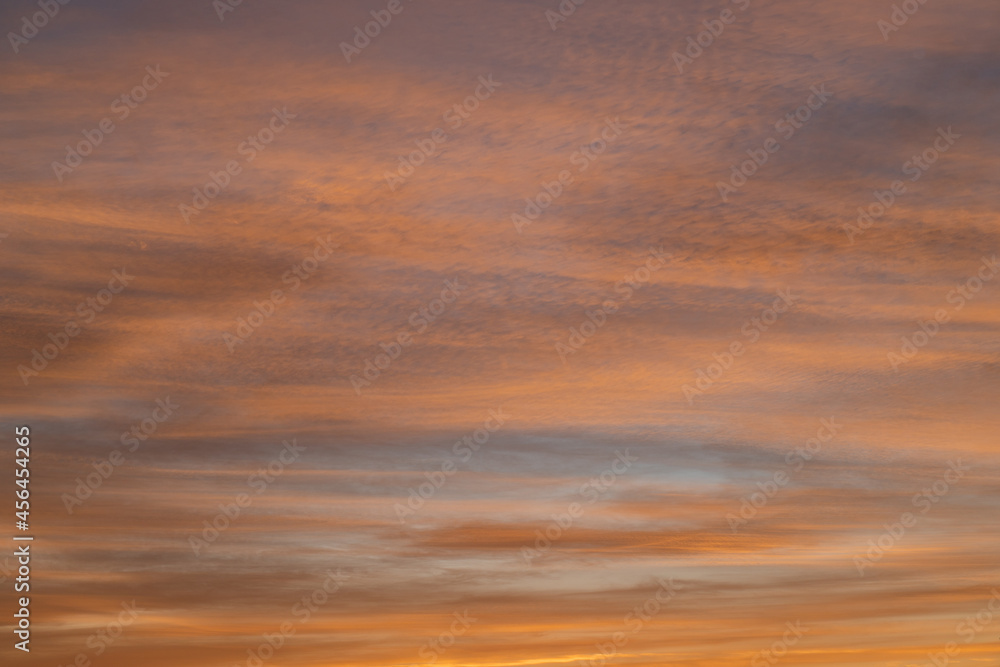 Obraz premium Dramatic cloud formation on sunset sky.