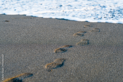 砂浜に残る足跡