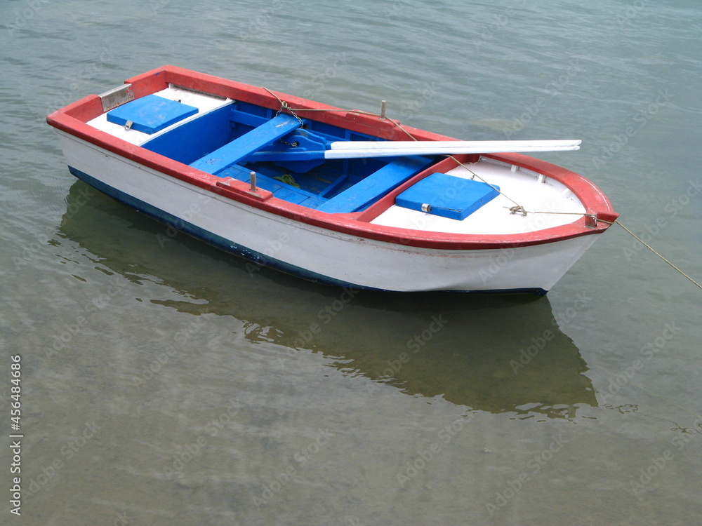 BARCAS EN EL MUELLE DE ARRECIFE DE LANZAROTE
