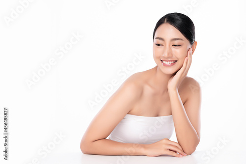 Photos Beautiful young asian woman with clean fresh skin on white background, Face care, Facial treatment, Cosmetology, beauty and spa, Asian women portrait