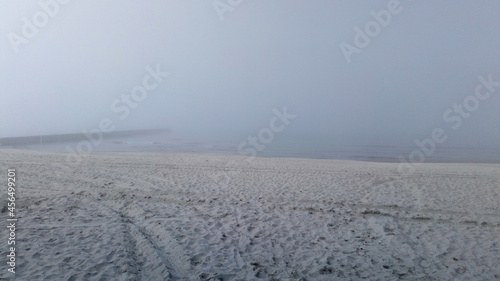 Morze Bałtyckie. Polska. Poranna mgła.