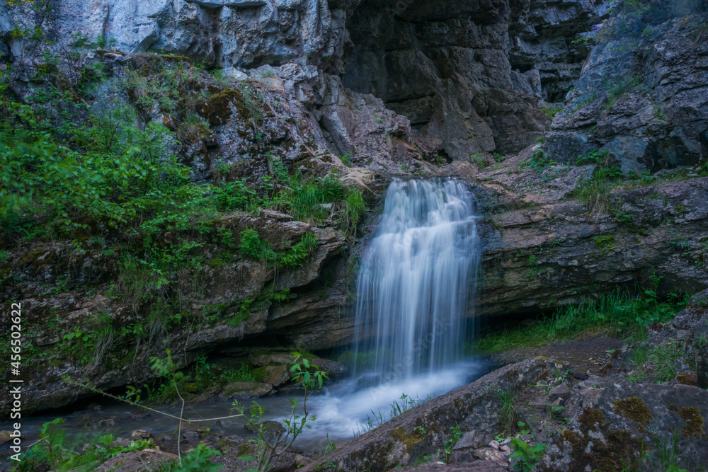 Obraz premium waterfall in the forest