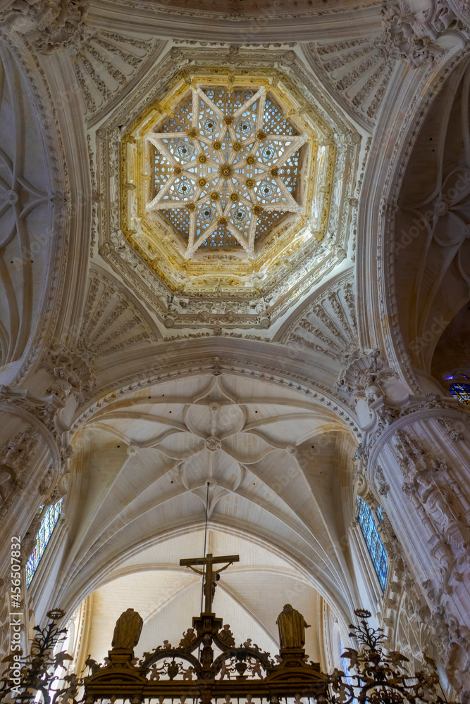 detalle del interior de la hermosa catedral de Burgos, España