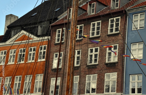 Regenbogenfähnchen im Zentrum von Kopenhagen