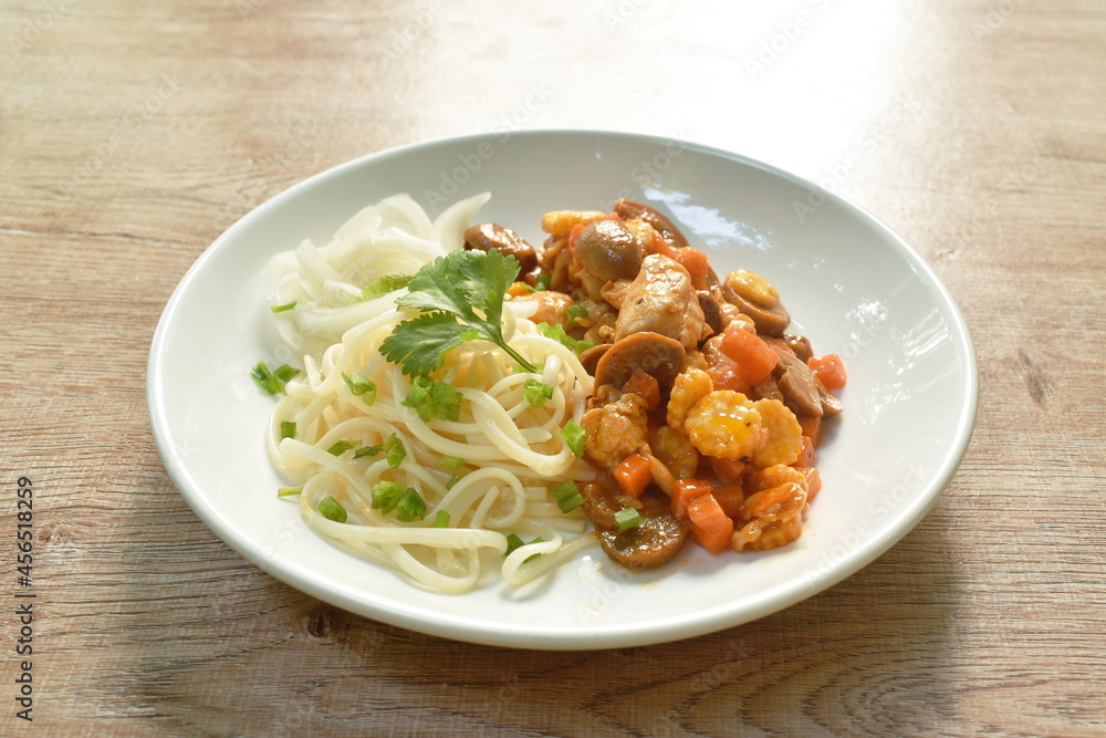 spaghetti dressing fried chop chicken and slice mushroom in ketchup sauce on plate spaghetti dressing fried chop chicken and slice mushroom in ketchup sauce on plate