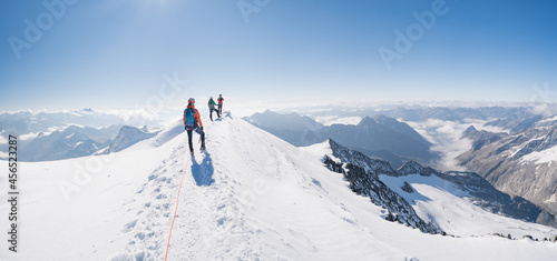 Fotografiet Climbers team on a trail through a dangerous glacier and avalanches in Austiran Alps