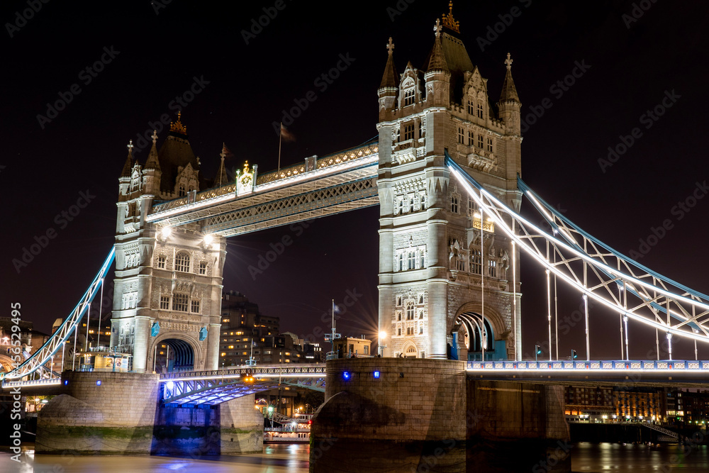 Obraz premium tower bridge at night
