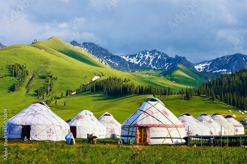 Mongolia yurts in the summer meadows in Nalati scenic spot, Xinjiang Uygur Autonomous Region, China Fototapet