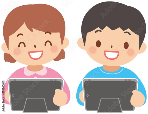 タブレットを操作する子供　男女