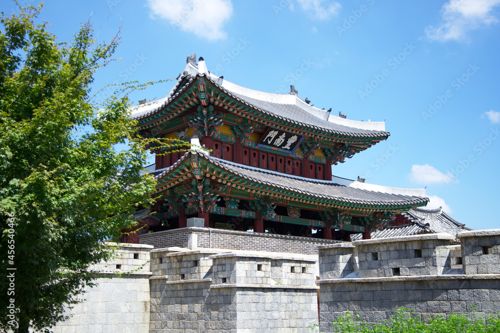 Pungnammun Gate, which consists of walls and pavilions made in a traditional way located in Jeonju, Korea, and a single tree Pungnammun Gate, which consists of walls and pavilions made in a traditional way located in Jeonju, Korea, and a single tree