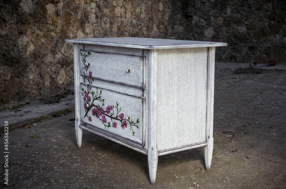 Chest of drawers made of solid natural wood with artistic painting Chest of drawers made of solid natural wood with artistic painting