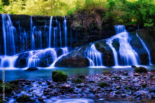 Langzeitbelichtung Wasserfall Staumauer Wasserfall